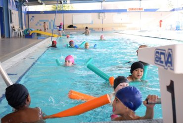 "LES CLASSES BLEUES" À LA PISCINE